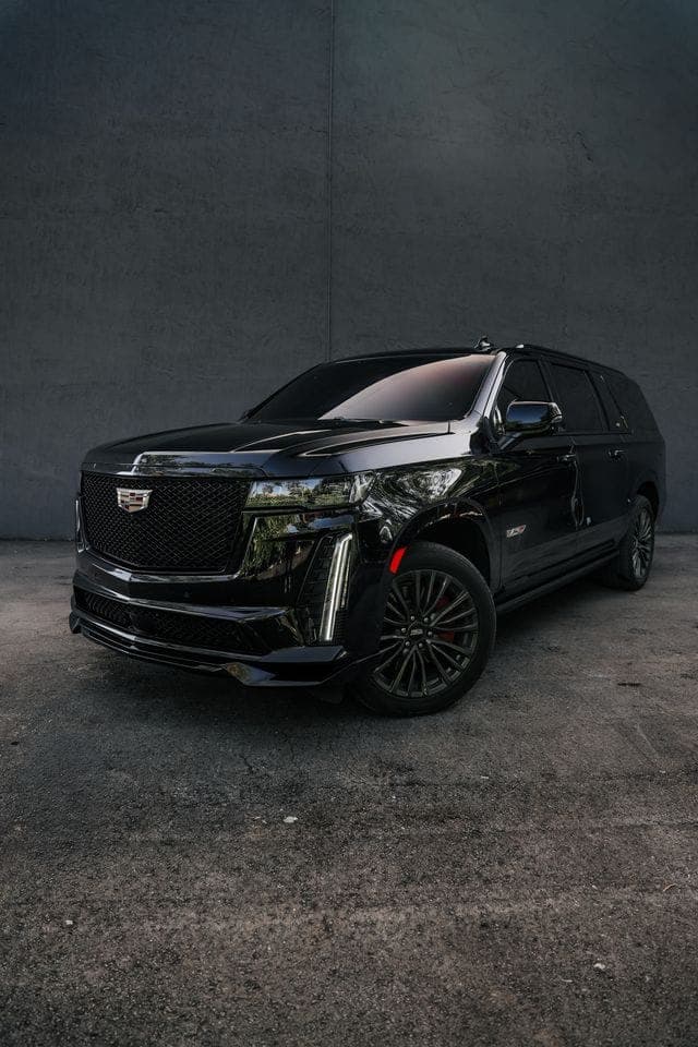 Cadillac Escalade-V in Black Raven