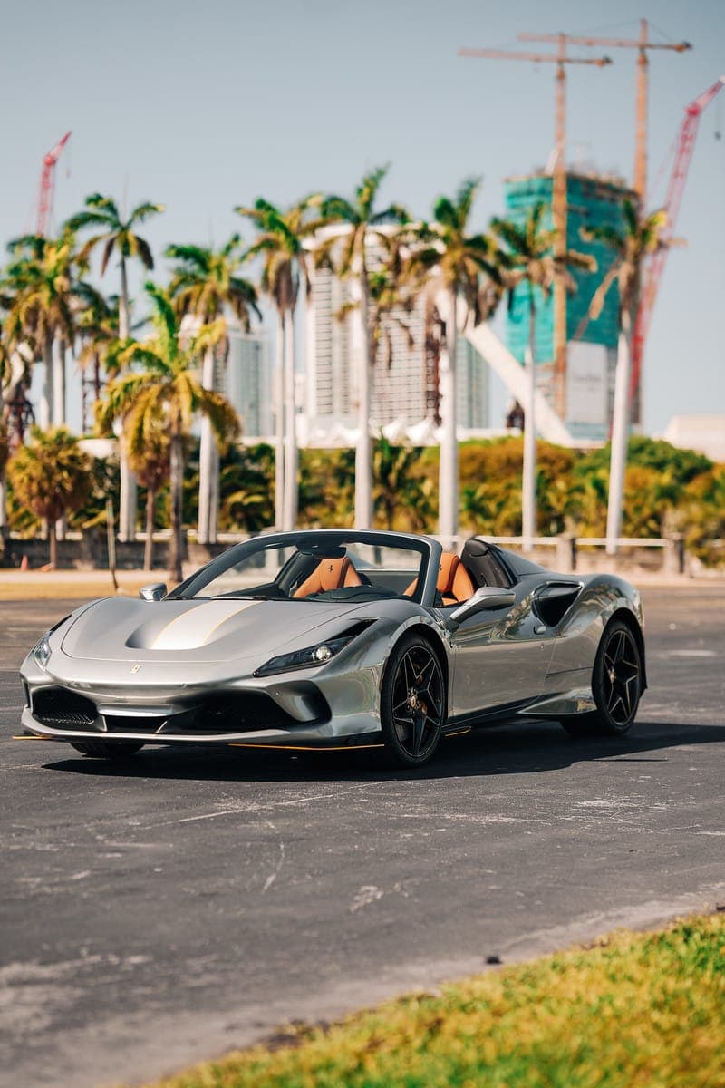 Ferrari F8 Spider in Grigio Titanio