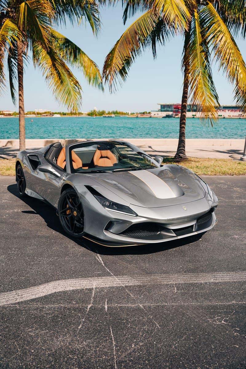 Ferrari F8 Spider in Grigio Titanio
