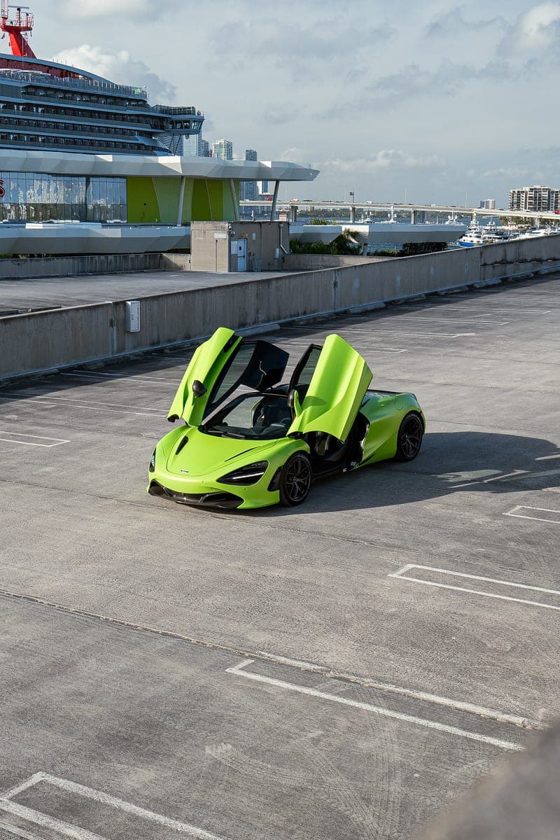 Supercars rental Miami, McLaren 720S