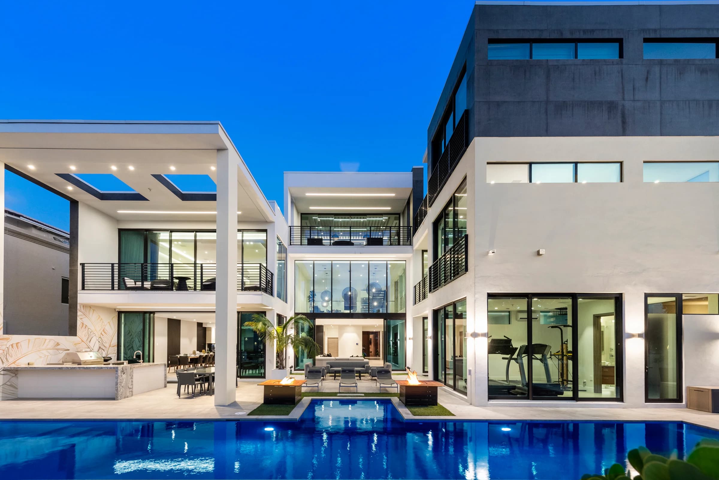 Courtyard and pool at Boardwalk Mansion