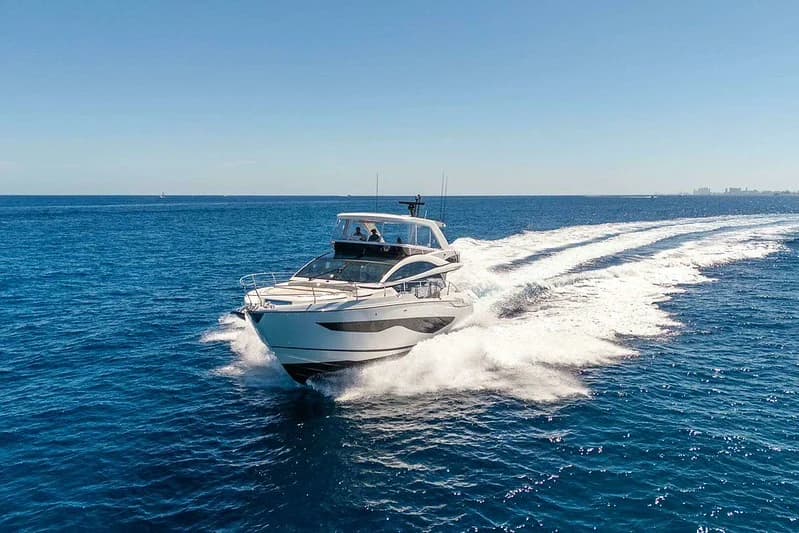 62 Pearl viewed from the front while underway on open water