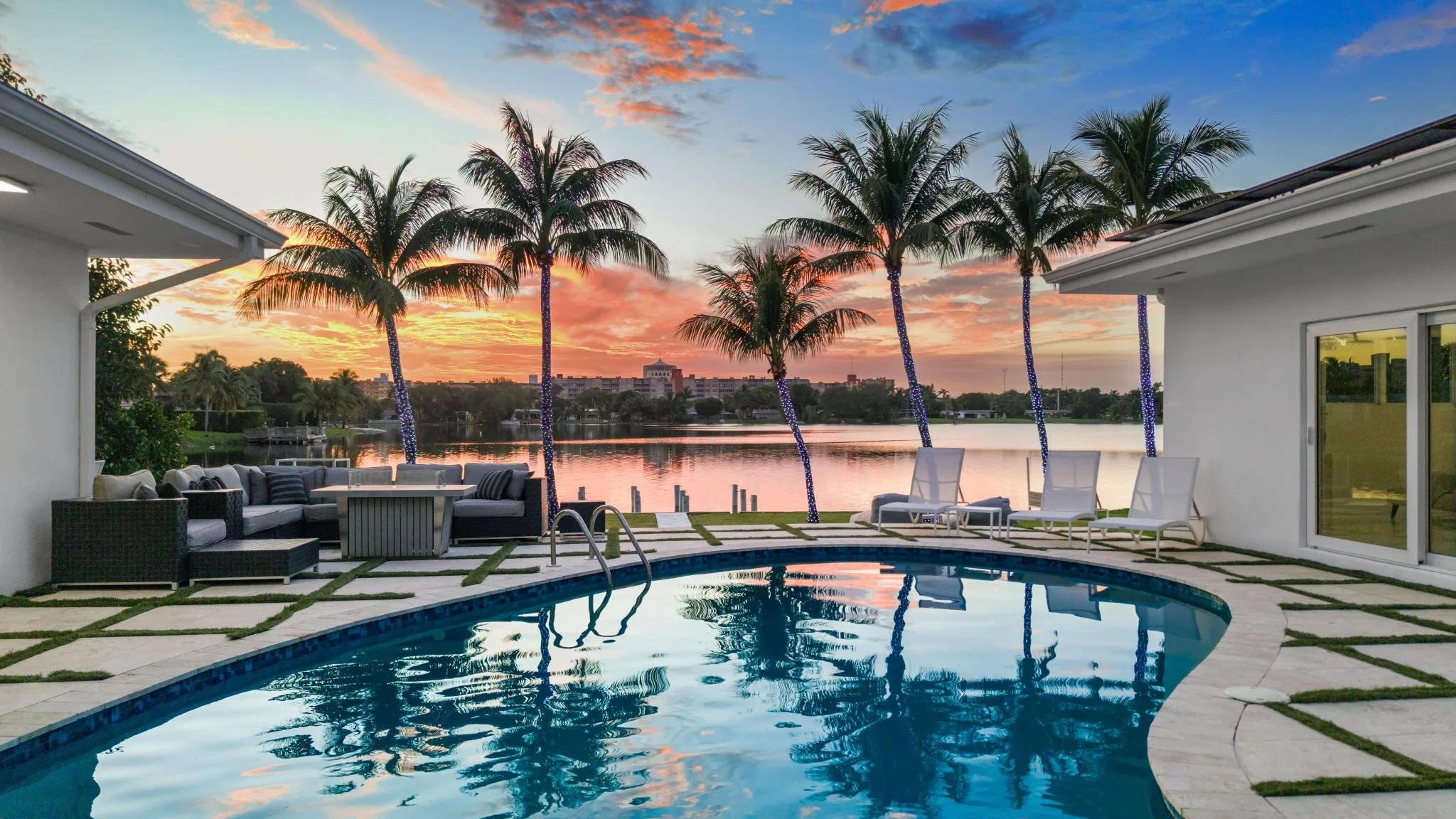 Pool and lake views at Casa Del Lago