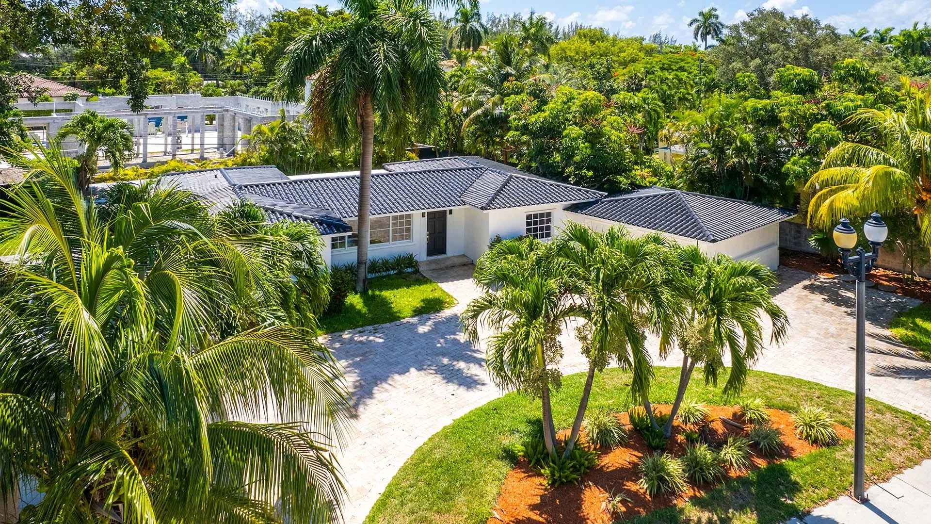 Aerial view of Casa Seabreeze and its grounds