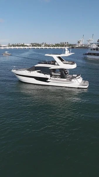 53 Galeon, photo 2