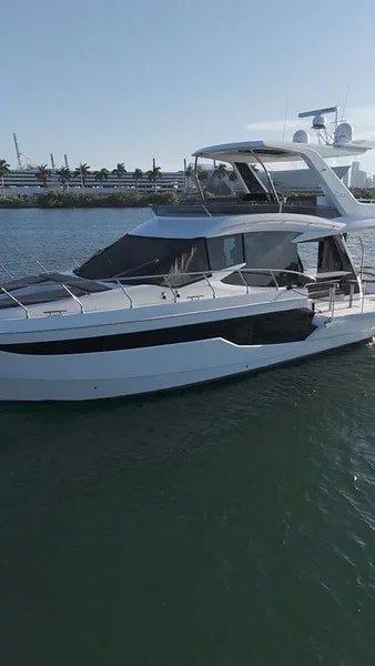 53 Galeon, photo 3