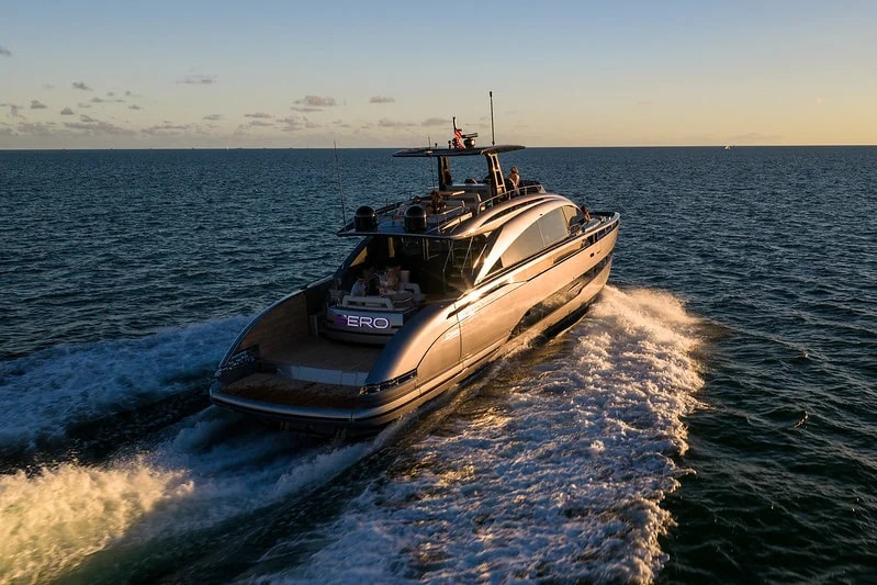 80 Pershing GTX, photo 2